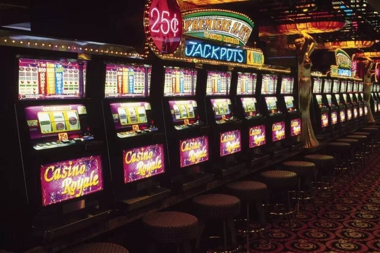 Fitur bonus yang menguntungkan di Caishen Wins Tampilan fitur bonus Caishen Wins dengan simbol liar berwarna emas